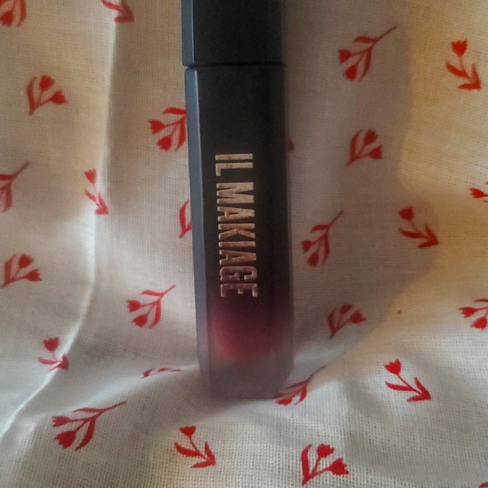 IL MAKIAGE Lip Service Lip Glass